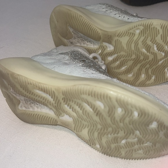 Yeezy - Picture 6 of 6